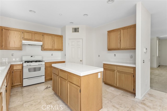 Detail Gallery Image 13 of 39 For 1084 Tangerine Dr., Redlands,  CA 92374 - 4 Beds | 3 Baths