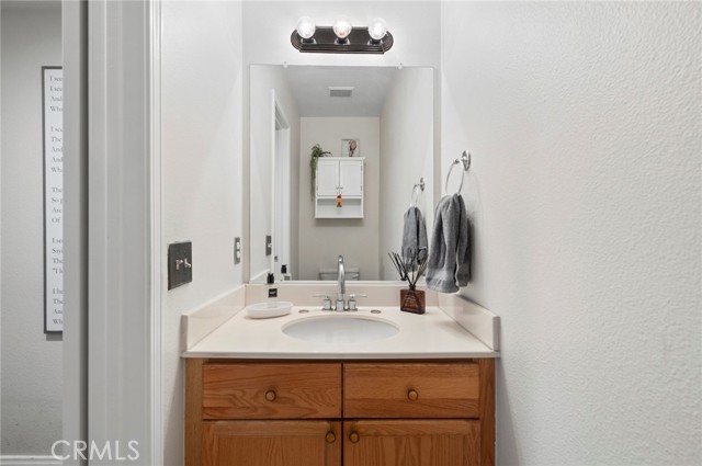 Detail Gallery Image 9 of 23 For 605 N Pageant #B,  Orange,  CA 92869 - 2 Beds | 2/1 Baths