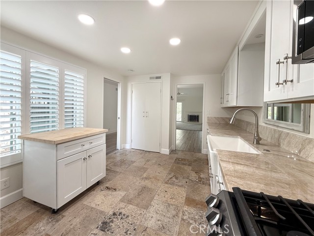 Detail Gallery Image 13 of 34 For 1232 Woodside Dr, Placentia,  CA 92870 - 2 Beds | 2 Baths