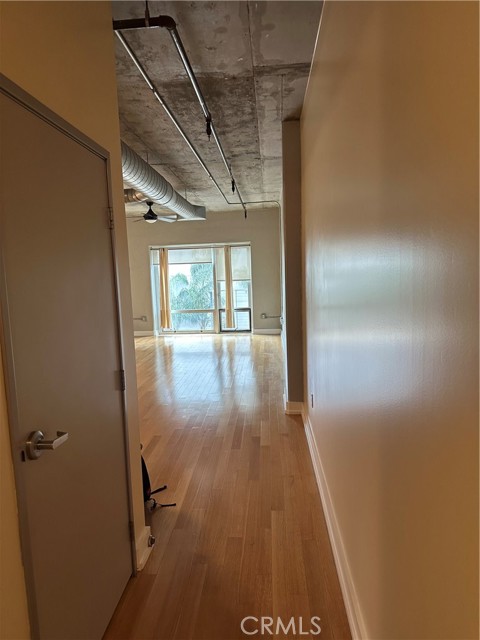 645 W 9th Street, Los Angeles CA: https://media.crmls.org/medias/3fa59564-333b-4de9-841a-76286fcde6d9.jpg