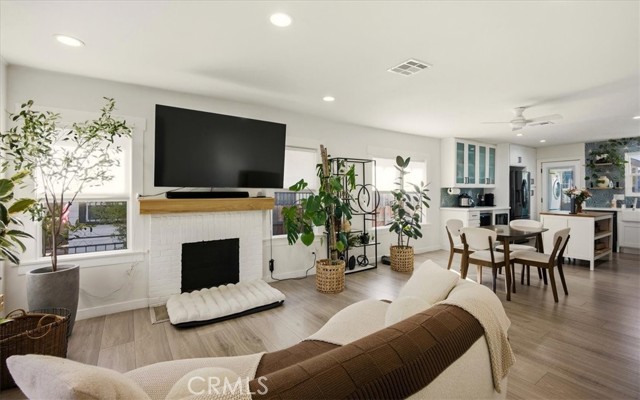 Detail Gallery Image 5 of 34 For 1395 Sunset, Pasadena,  CA 91103 - 2 Beds | 2 Baths