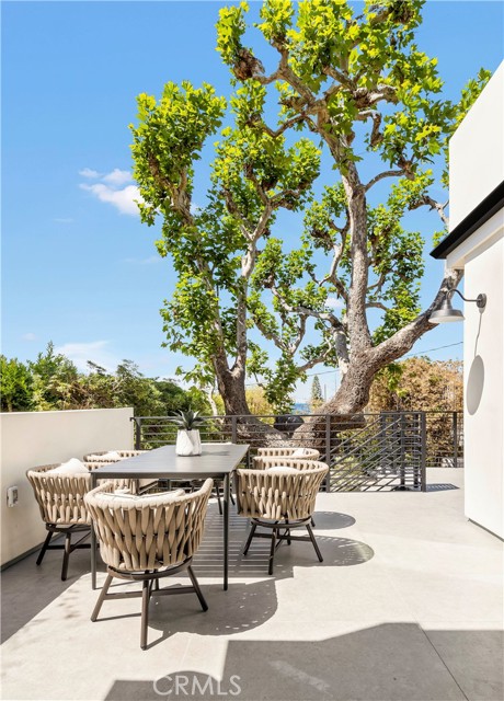 Detail Gallery Image 26 of 46 For 1759 Glenneyre St, Laguna Beach,  CA 92651 - 5 Beds | 5/1 Baths