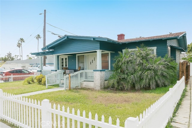 Detail Gallery Image 2 of 26 For 117 E Sycamore St, Anaheim,  CA 92805 - 6 Beds | 2 Baths