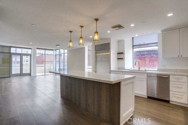Detail Gallery Image 11 of 27 For 35 Raymond #404,  Pasadena,  CA 91103 - 2 Beds | 2/1 Baths