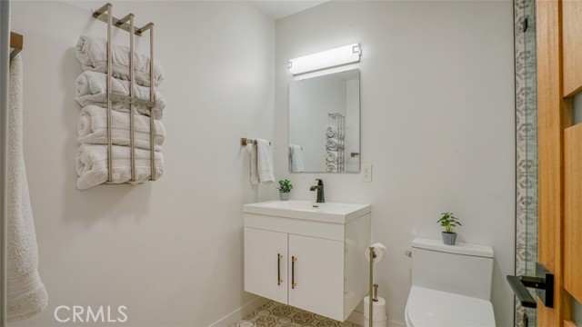 23853 Hatteras Street, Woodland Hills CA: https://media.crmls.org/medias/3fa702a7-0849-46b8-9503-458eb8212380.jpg