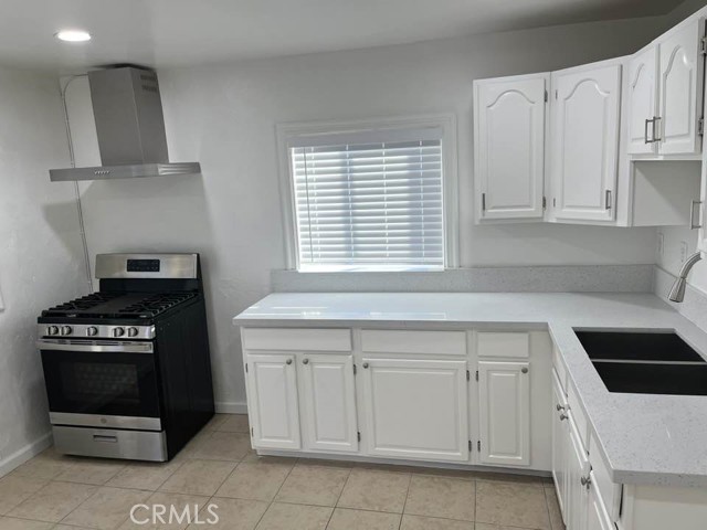 1556 W 8th Street, San Bernardino CA: https://media.crmls.org/medias/3fa7621b-f94d-4c1c-a119-669c2311e833.jpg
