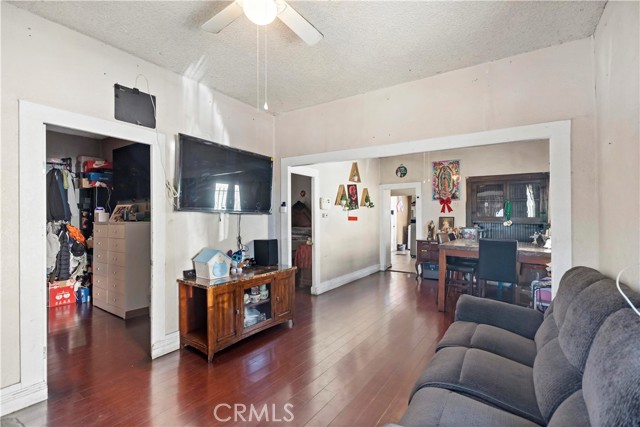 Detail Gallery Image 9 of 24 For 309 N Willowbrook Ave, Compton,  CA 90220 - 2 Beds | 1 Baths