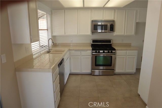 Detail Gallery Image 3 of 5 For 42015 Roanoake St, Temecula,  CA 92591 - 4 Beds | 2/1 Baths
