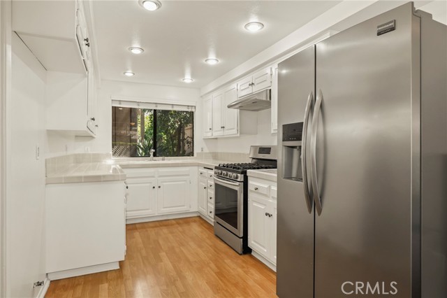 Detail Gallery Image 11 of 38 For 33 Northwoods Ln, La Crescenta,  CA 91214 - 3 Beds | 2/1 Baths