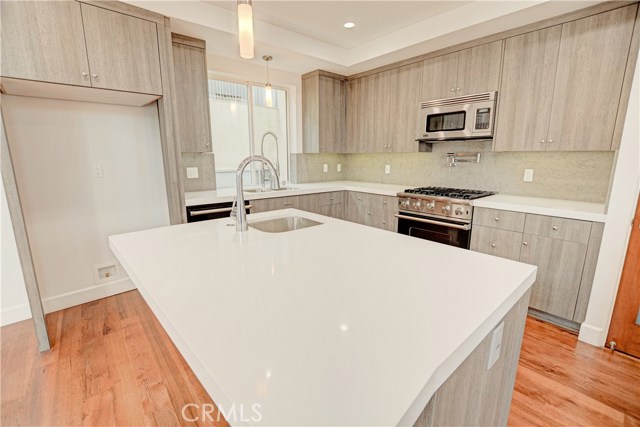 KITCHEN ISLAND WITH PREP SINK