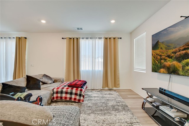 Detail Gallery Image 10 of 33 For 2526 Gunner Ridge, Rialto,  CA 92377 - 3 Beds | 2/1 Baths