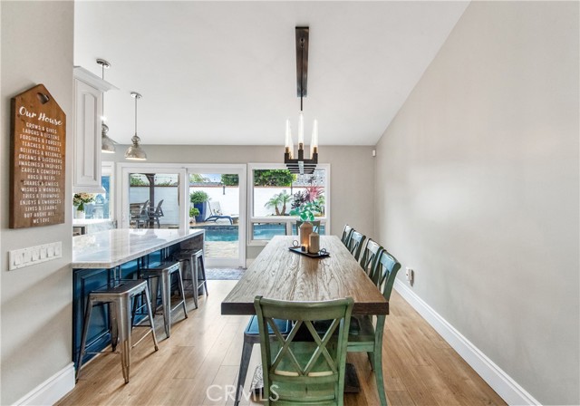 Detail Gallery Image 6 of 61 For 5522 Mossvale Cir, Huntington Beach,  CA 92649 - 4 Beds | 3 Baths