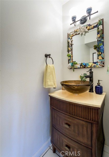 Detail Gallery Image 14 of 35 For 9418 via Yolanda, Burbank,  CA 91504 - 3 Beds | 3 Baths