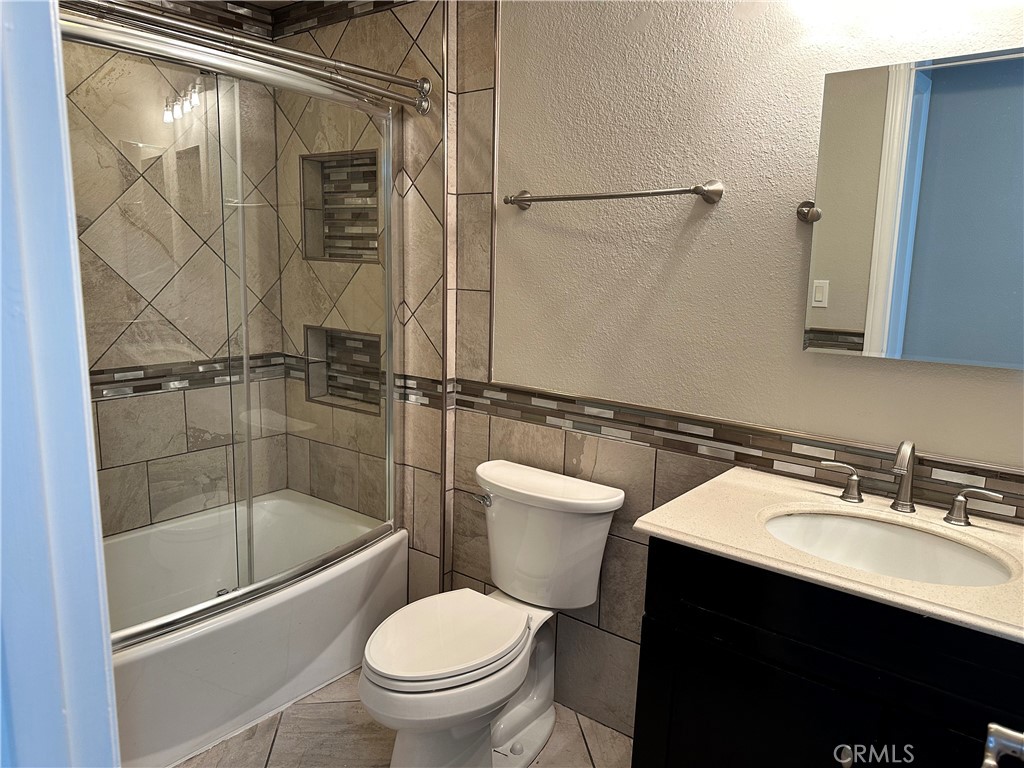 https://media.crmls.org/medias/3fac80ad-41c5-4953-875c-9b453271be15.jpg?preset=X-Large