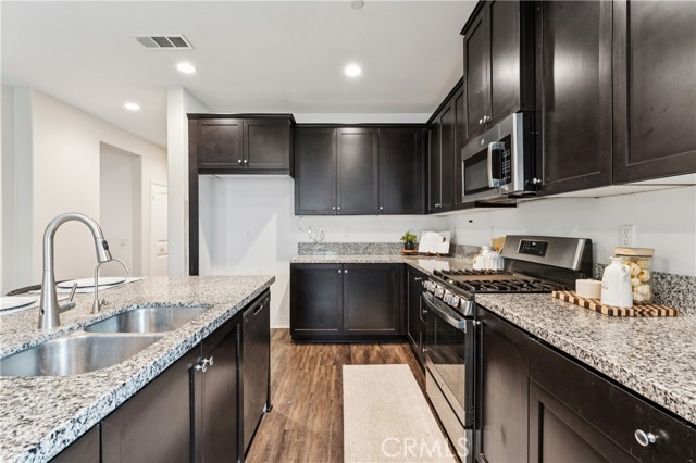 Detail Gallery Image 16 of 37 For 30535 Ridgely Way, Menifee,  CA 92584 - 4 Beds | 2 Baths