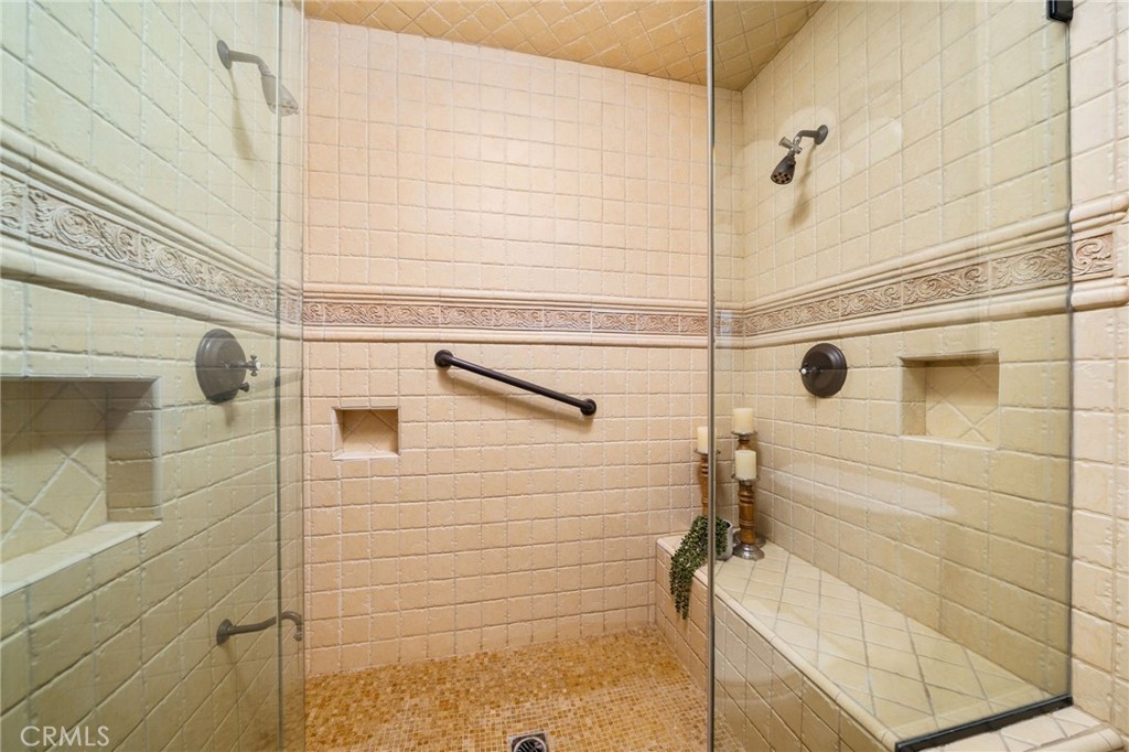 https://media.crmls.org/medias/3fad8894-30d7-450d-bbcc-0b12a2ee2c39.jpg?preset=X-Large