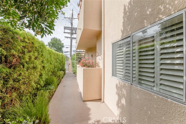 13801 Oxnard Street, 101 photo 7