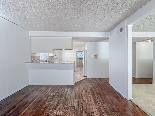 Detail Gallery Image 15 of 55 For 15550 Otsego St, Encino,  CA 91436 - 3 Beds | 2 Baths