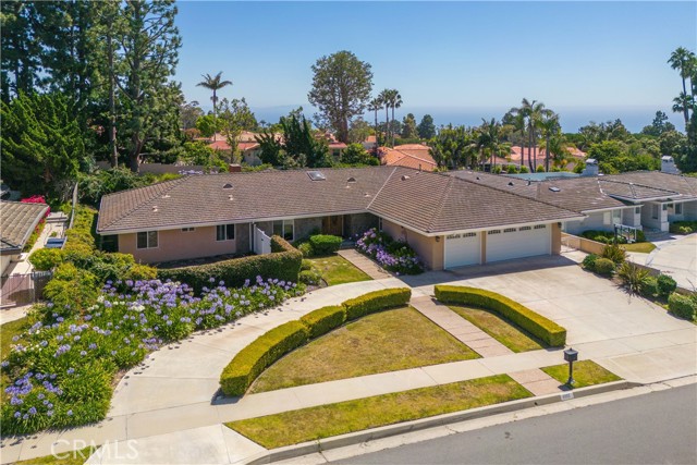 6966 Crest Road, Rancho Palos Verdes CA: https://media.crmls.org/medias/3fae95f2-7737-46e0-bf07-c8e687108f7a.jpg