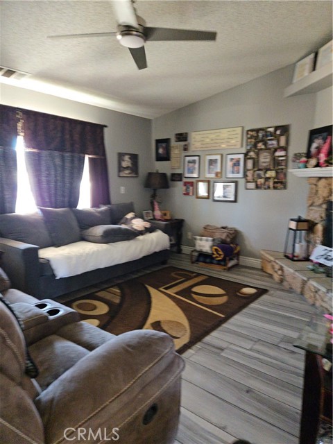 Detail Gallery Image 7 of 13 For 17940 Alder, Hesperia,  CA 92345 - 5 Beds | 3 Baths