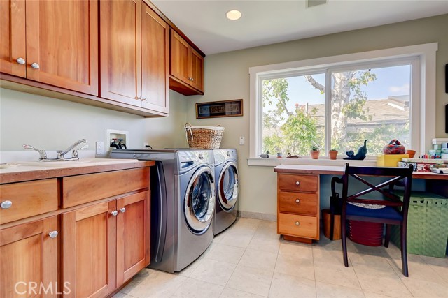 2200 John Street, Manhattan Beach, California 90266, 4 Bedrooms Bedrooms, ,3 BathroomsBathrooms,Residential,Sold,John,SB23065646