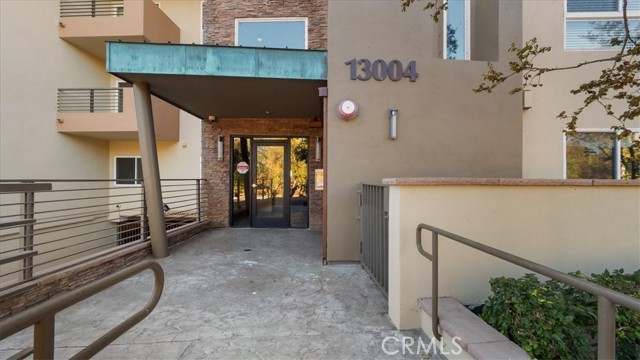 Detail Gallery Image 34 of 45 For 13004 Valleyheart Dr #205,  Studio City,  CA 91604 - 2 Beds | 2/1 Baths