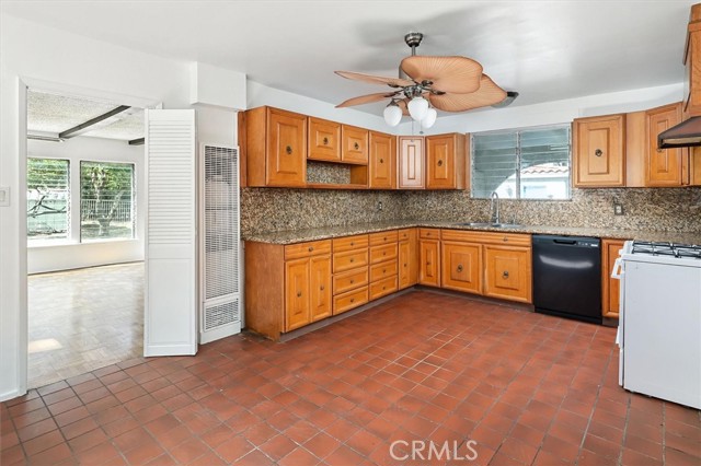 Detail Gallery Image 11 of 32 For 9953 La Tuna Canyon Rd, Sun Valley,  CA 91352 - 3 Beds | 2 Baths