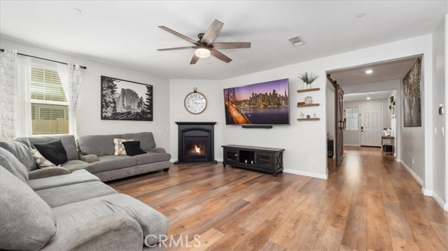 Detail Gallery Image 3 of 43 For 3648 Fawn Lily Ln, San Bernardino,  CA 92407 - 6 Beds | 4 Baths