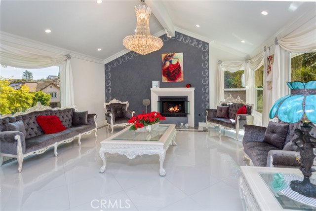 Detail Gallery Image 4 of 25 For 2109 Camino San Rafael, Glendale,  CA 91206 - 3 Beds | 3 Baths