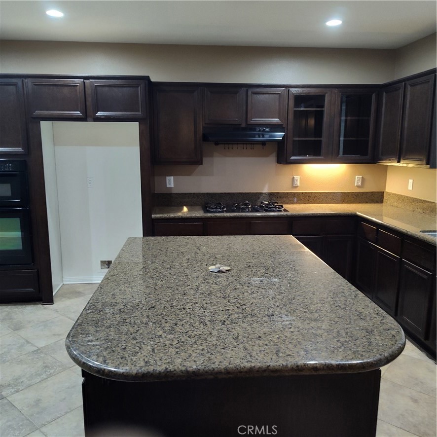 MLS #OC25145929 img 2