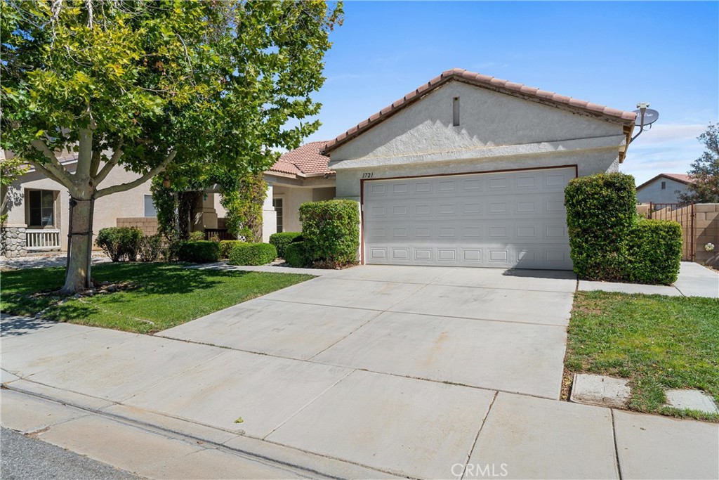 1721 W Ave H-4