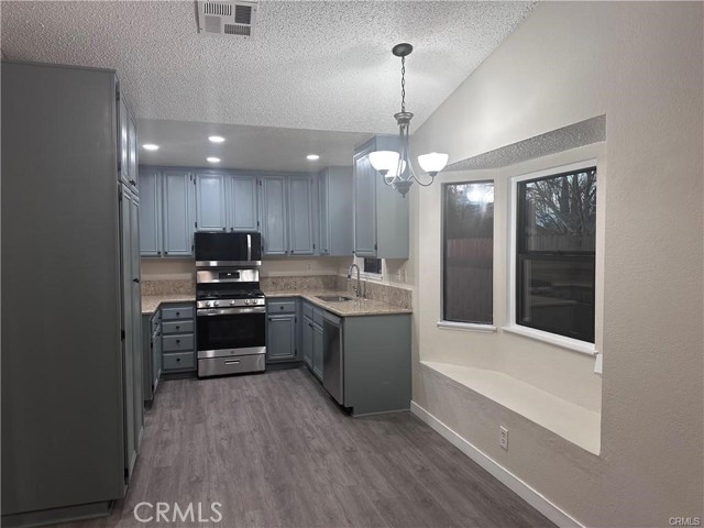 Detail Gallery Image 7 of 25 For 44026 Fine, Lancaster,  CA 93536 - 3 Beds | 2 Baths