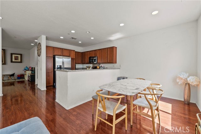 Detail Gallery Image 8 of 36 For 9703 Pine Orchard St, Arleta,  CA 91331 - 4 Beds | 3 Baths