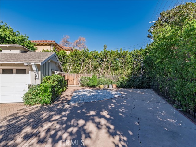 Detail Gallery Image 6 of 65 For 4539 Hayvenhurst, Encino,  CA 91436 - 3 Beds | 3 Baths