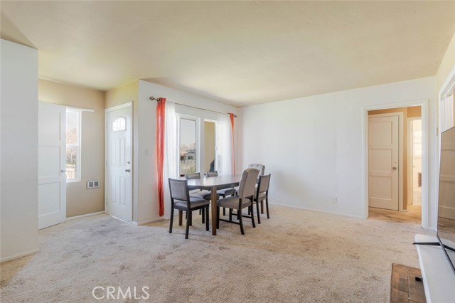 Detail Gallery Image 4 of 41 For 44632 Fern Ave, Lancaster,  CA 93534 - 5 Beds | 3 Baths