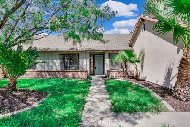 Detail Gallery Image 4 of 44 For 41398 Shadow Mountain Way, Hemet,  CA 92544 - 3 Beds | 2 Baths