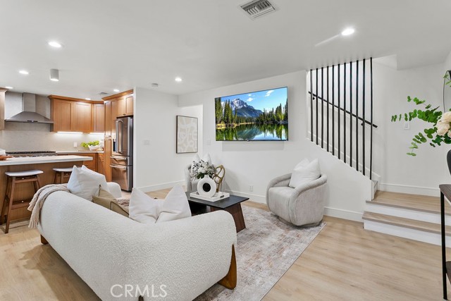 Detail Gallery Image 7 of 45 For 6091 Navajo, Westminster,  CA 92683 - 6 Beds | 5 Baths