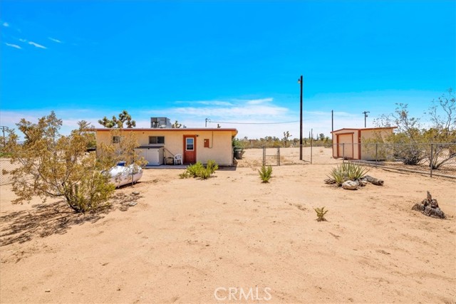 58382 Sunny Sands Drive, Yucca Valley CA: https://media.crmls.org/medias/3fb38346-c31d-4985-9b40-b8fb715f8186.jpg