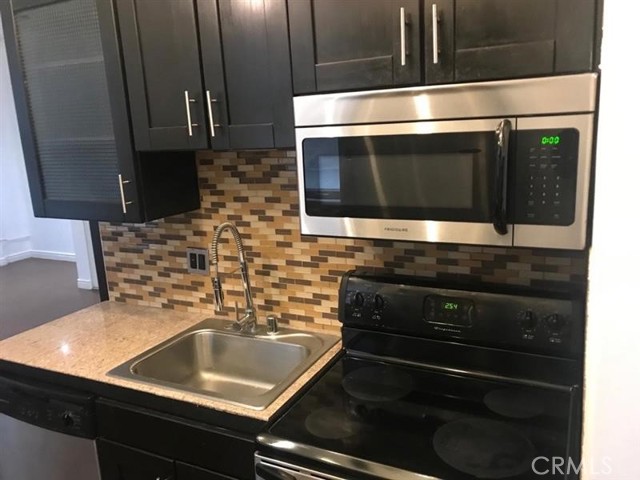 215 W 7th Street, Los Angeles CA: https://media.crmls.org/medias/3fb3a119-932a-4535-ad89-a3b84917df28.jpg