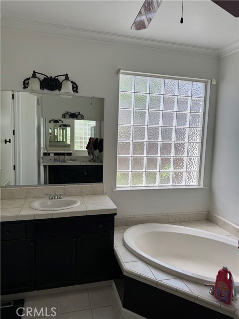 Detail Gallery Image 5 of 10 For 2974 Twain Ave, Clovis,  CA 93611 - 3 Beds | 2/1 Baths