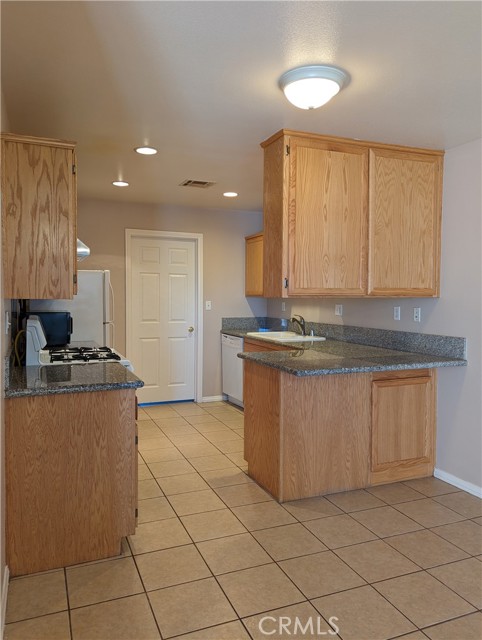 Detail Gallery Image 3 of 12 For 8531 Columbine Ave, California City,  CA 93505 - – Beds | – Baths