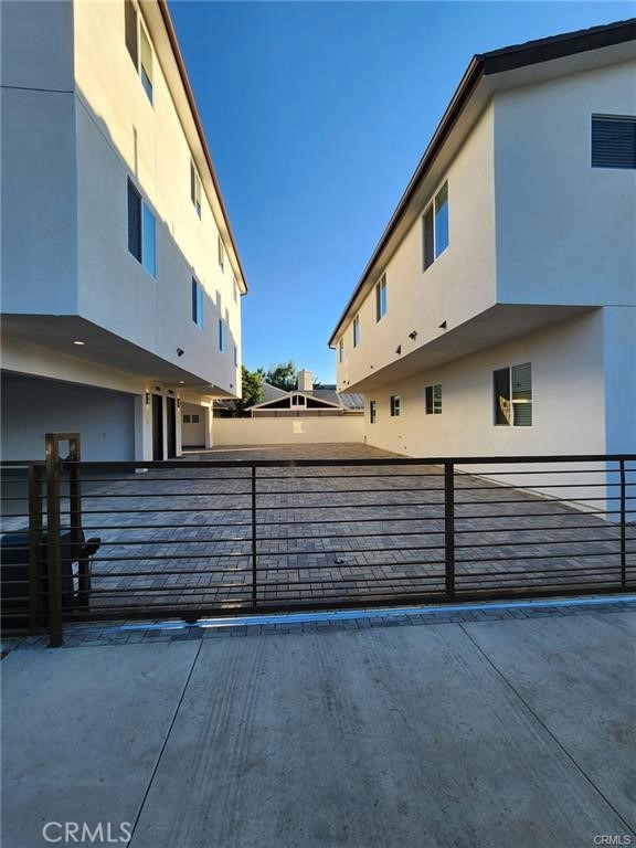 Detail Gallery Image 3 of 23 For 11918 Dehougne #2,  North Hollywood,  CA 91605 - 4 Beds | 3 Baths