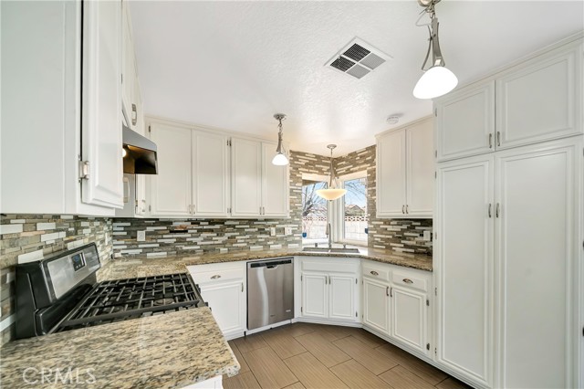 Detail Gallery Image 17 of 54 For 42935 Lemonwood, Lancaster,  CA 93536 - 3 Beds | 3 Baths