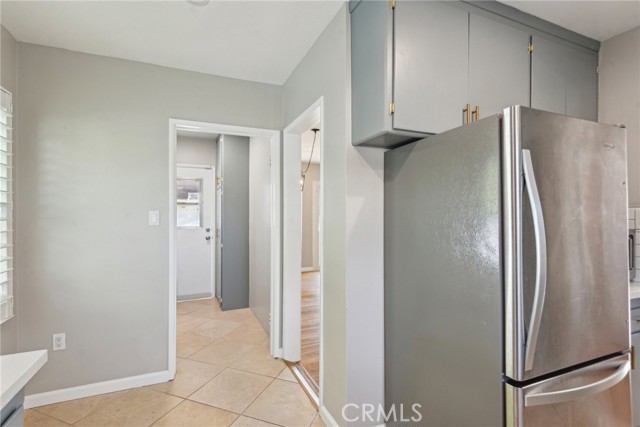 17048 Baltar Street, Lake Balboa CA: https://media.crmls.org/medias/3fb7a188-851b-48b1-8463-d2e3eec1a572.jpg