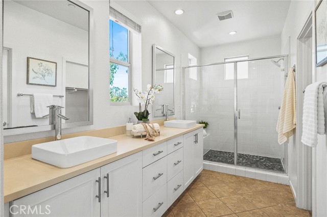 15 Clover, Lake Forest CA: https://media.crmls.org/medias/3fb89c41-e361-4c54-bdd1-ba7f49d81833.jpg