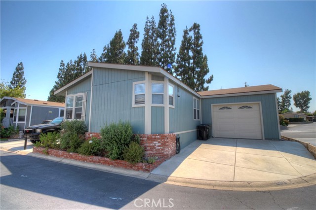 Detail Gallery Image 3 of 34 For 2851 Rolling Hills Dr #1,  Fullerton,  CA 92835 - 3 Beds | 2 Baths