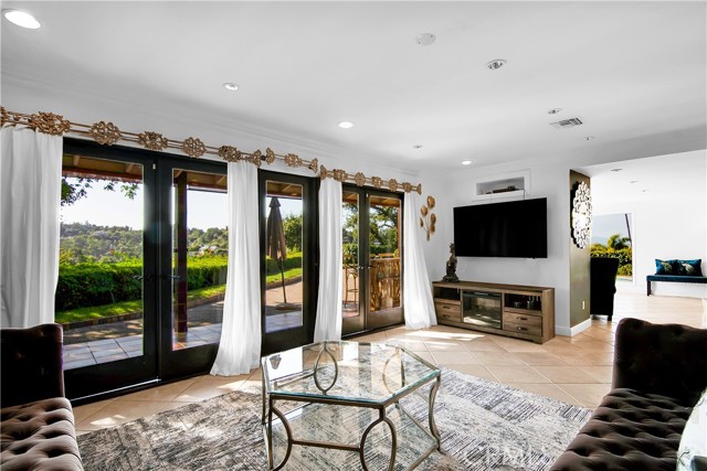 Detail Gallery Image 8 of 20 For 3701 Royal Meadow, Sherman Oaks,  CA 91403 - 4 Beds | 3 Baths