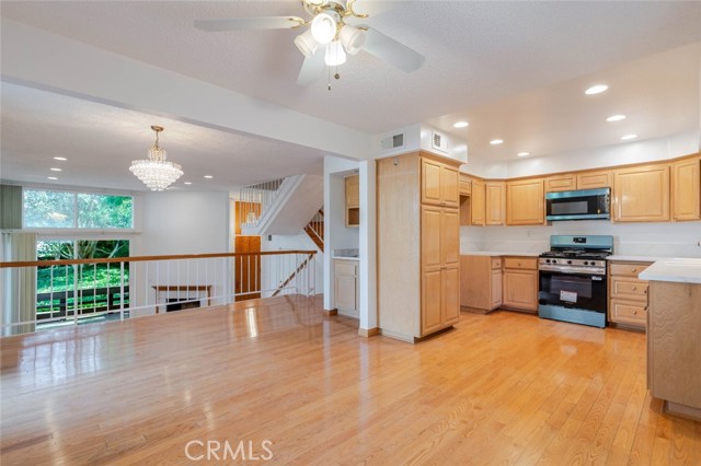 Detail Gallery Image 12 of 38 For 9000 Vanalden Ave #117,  Northridge,  CA 91324 - 3 Beds | 3 Baths