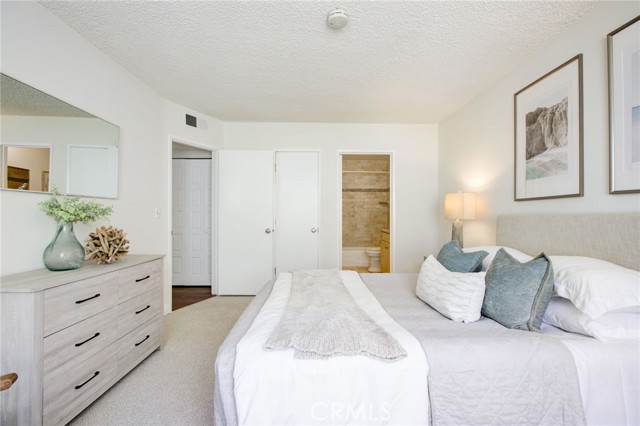 Detail Gallery Image 16 of 36 For 1304 Berkeley St #3,  Santa Monica,  CA 90404 - 4 Beds | 2 Baths