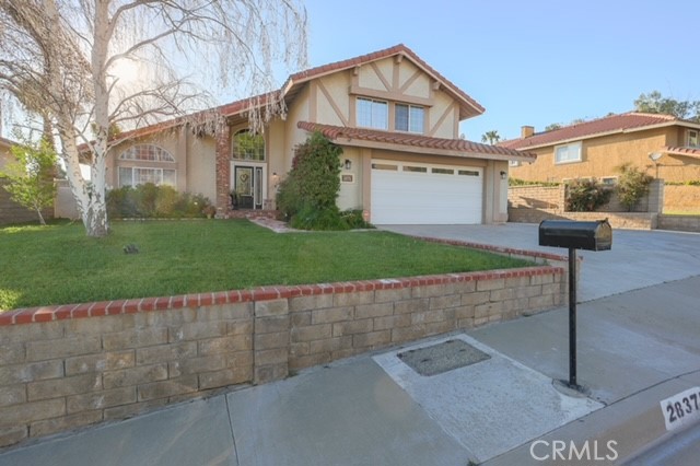 Detail Gallery Image 3 of 39 For 28375 Patricia Hill, Canyon Country,  CA 91387 - 5 Beds | 2/1 Baths